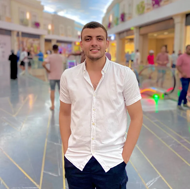 د / عمر الكاشف أستاذ جراحة اوعية دمية