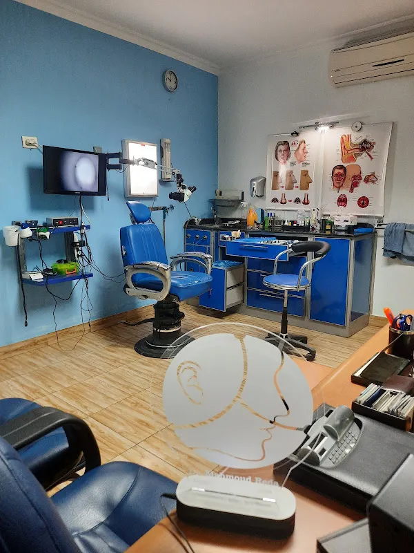 دكتور محمود رضا استشارى جراحة انف و اذن و حنجرة و تجميل الانف