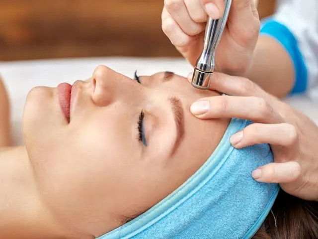 Dr. Amr Gharib(Consultant of Dermatology, Venereology and Cosmetology)