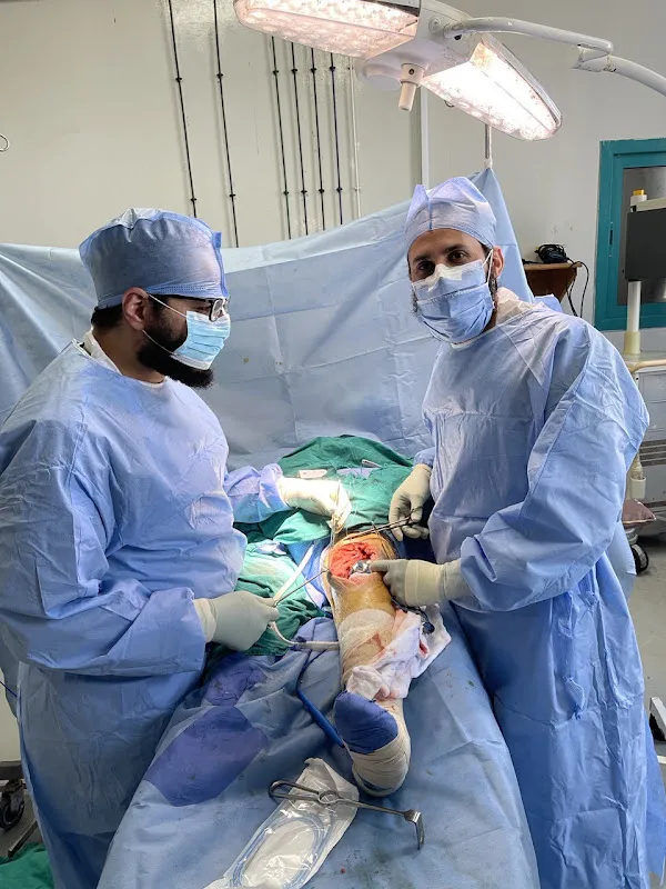 عيادة الدكتور عبداللًه حذيفة أخصائي العظام والمفاصل والمناظير