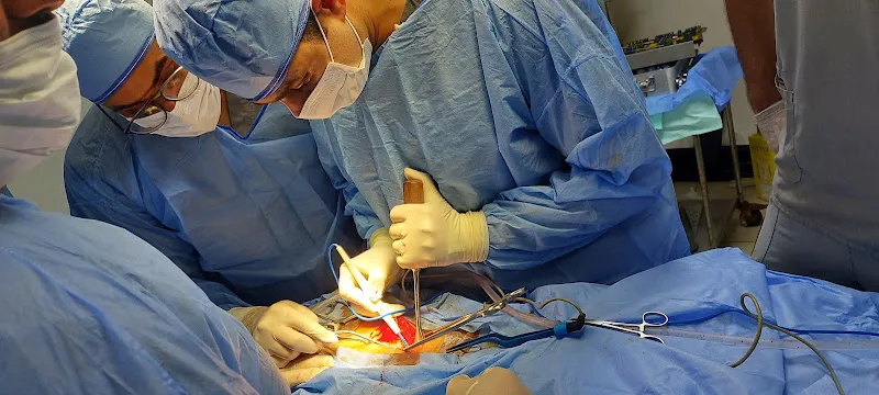 د/عمرو بدوي اخصائي جراحة العظام والمفاصل والعمود الفقري