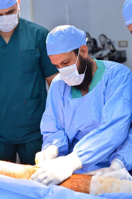 عيادة الدكتور محمد فهمي السويدي- استشاري جراحة العظام والعمود الفقري وجراحات عظام الأطفال