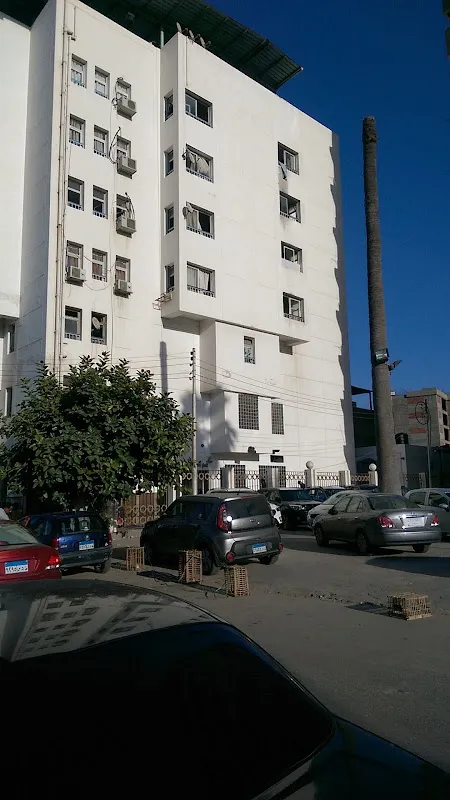 الاستاذ الدكتور عمرو فريد لجراحه المخ و الاعصاب و العمود الفقري