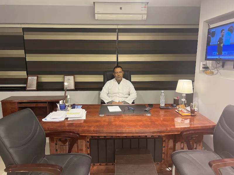 الدكتور محمد انور سليمان عيادة الدقى