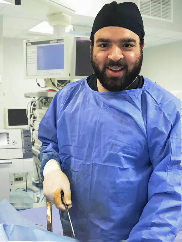 مركز الدكتور محمد الكومي لجراحات السمنه وتنسيق القوام والمناظير والتجميل