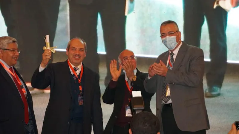 الأستاذ الدكتور منصور مصطفى عارف