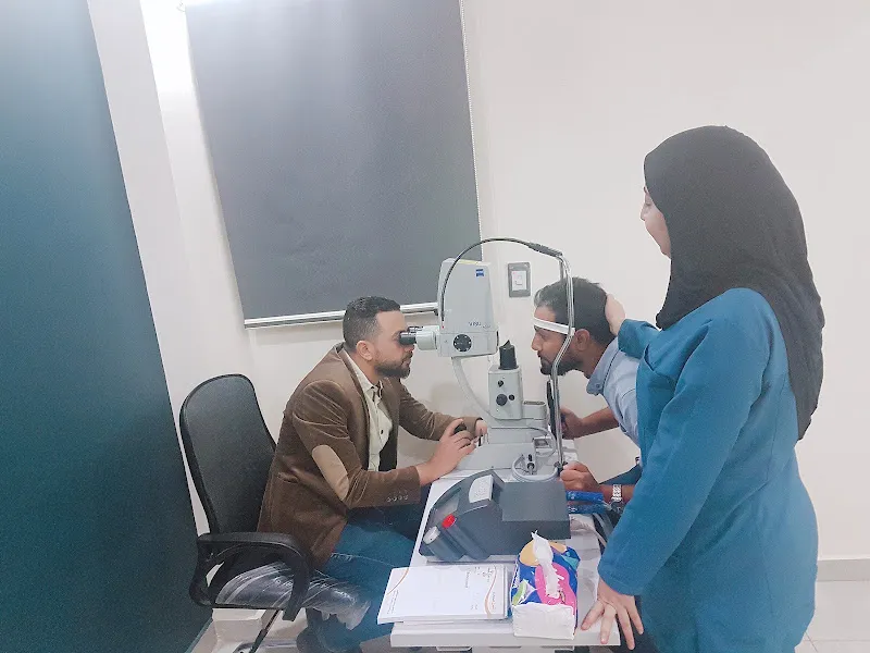 عيادة الدكتور محمد عمر للعيون