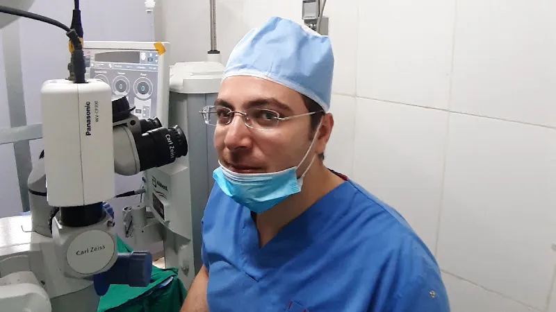 د. أحمد سامي عثمان إستشاري جراحات العيون و الشبكية و الليزر
