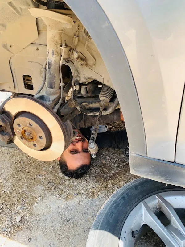 Engineering Center for Car Maintenance - Eid Car