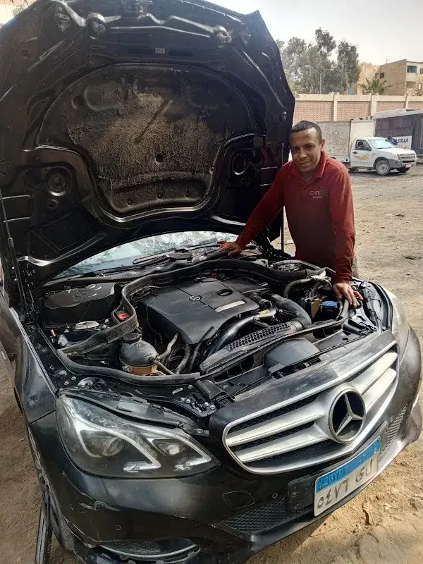 ♪ A Mercedes Benz ♪