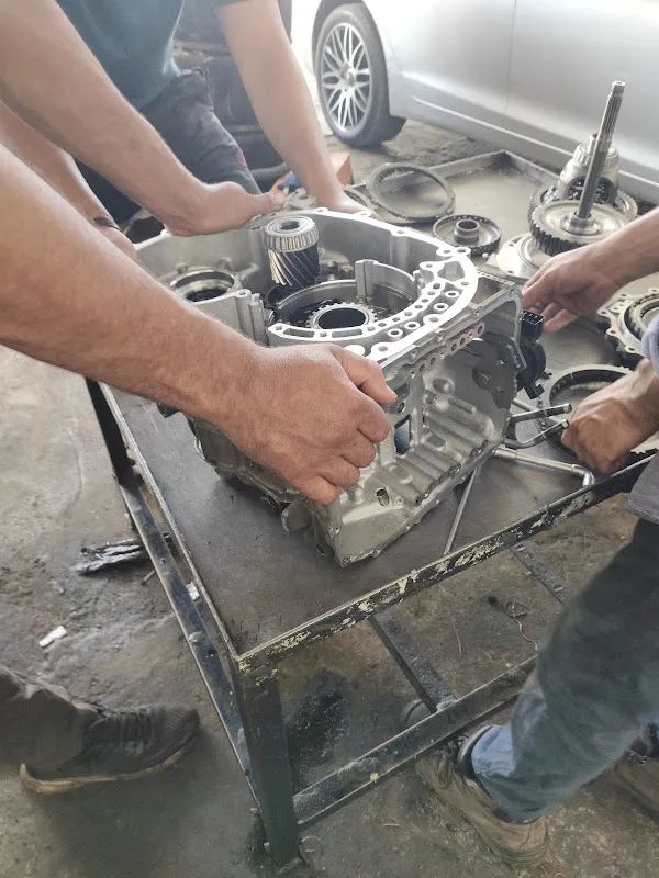 Tariq Hamed Modern Car Maintenance