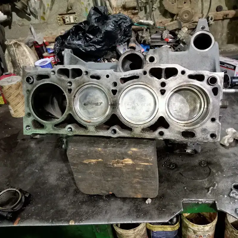 ميكانيكي mechanic